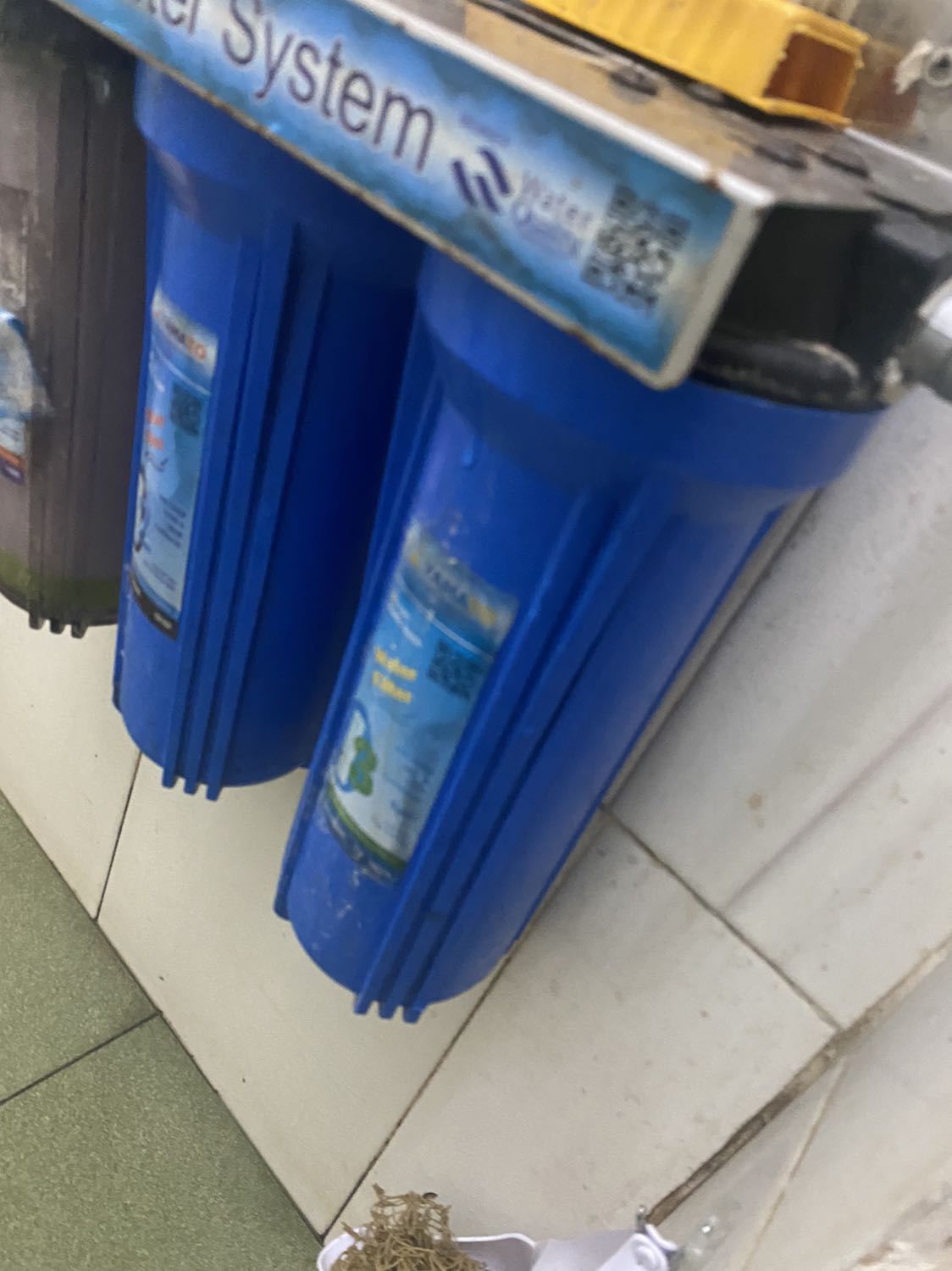 Đúng là hồ đồ quá, ko biết cách dùng. Ai mua cái này tác dụng lắm nhé! Nếu ko lọc qua thì khi nấu sôi để nguội sẽ có cặn canxi còn dùng thì ko còn cặn. Dùng 1 thời gian lôi ra ngân nước muối là lại dùng được. Hàng ngon đấy😂😂😂