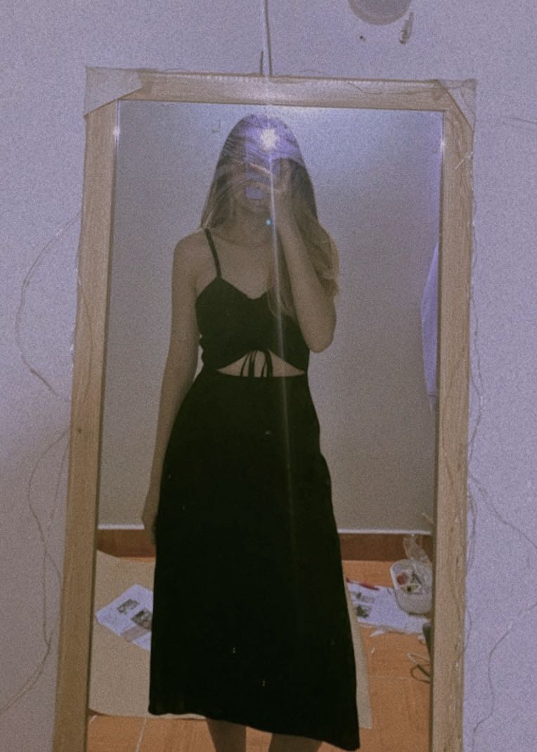 Máy ok, tiết kiệm diện tích, đỡ phải chỉnh chỉ nhiều, có nhiều đường may, thay chân vịt dễ với nhanh. Nhưng mà may máy công nghiệp quen mà qua máy này hơi bất tiện xíu, nhấc chân vịt mất công hơn nhiều haha. Dưới đây là đồ mình may bằng máy mới mua nè