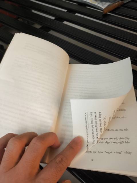 Sách in sợ tốn mực hay gì á ta. Sách mà cứ đoạn in đoạn không