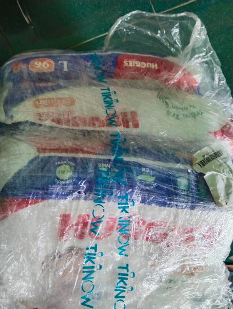 Chất liệu an toàn, không gây kích ứng. Chống tràn tốt, thấm hút tốt!! Có điều gửi quà vali về bị mất 1 cái bánh xe!