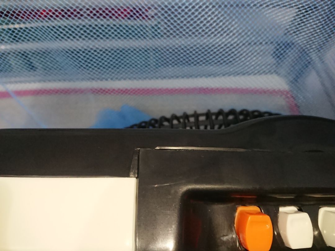 vẫn ổn, tiền nào của nấy. bề ngoài thì đẹp nhưng chỉ có chi tiết mình chụp là lỗi như v và lại rất dể rớt ra nếu di chuyển. nói chung k đc như mong đợi.