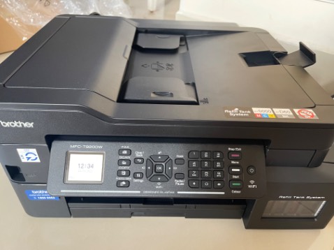 Máy in tốt, phun mực đều, sắc nét 
Trọng lượng khoảng 5kg, cũng tương đối gọn nhẹ 
Màn hinh Điều khiển tích hợp hướng dẫn nên thuận lợi cho thao tác đầu tiên 
Tiki giao hàng nhanh, đóng gói cẩn thận