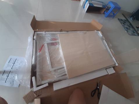 Kệ đẹp, ván đẹp, sơn cùng mịn đẹp. Tuy nhiên giá chỉ bằng 1 nửa các sp khác nên thanh sắt làm kệ sẽ nhỏ và mỏng hơn. Nhưng vẫn có thể để nhiều thứ nặng lên nên xài vẫn khá ổn.