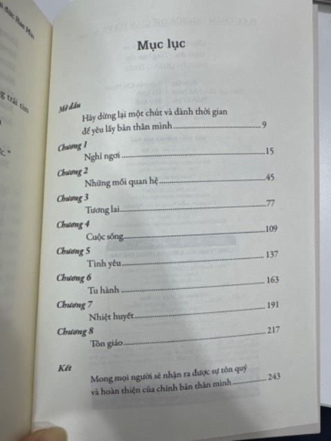 Lối viết văn theo kiểu độc thoại với bản thân, ngôn từ dễ hiểu cũng dễ chạm vào nội tâm.
