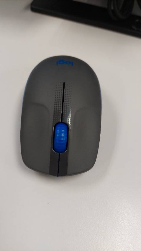 Chuột cầm vừa form tay to,  di chuyển nhạy và nút nhấn tốt.  Đúng chuẩn hàng logitech