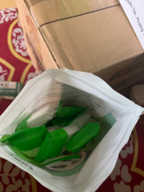 Giao hàng nhanh chóng, đóng gói cẩn thận, sản phẩm đính kèm một túi giấy nhỏ nhắn khá xinh. Chưa sử dụng nên không biết chất lượng như thế nào, sẽ đánh giá về chất lượng sau. Đã mua 2 lần, lần sau có giá khuyến mãi rẻ hơn 1/2