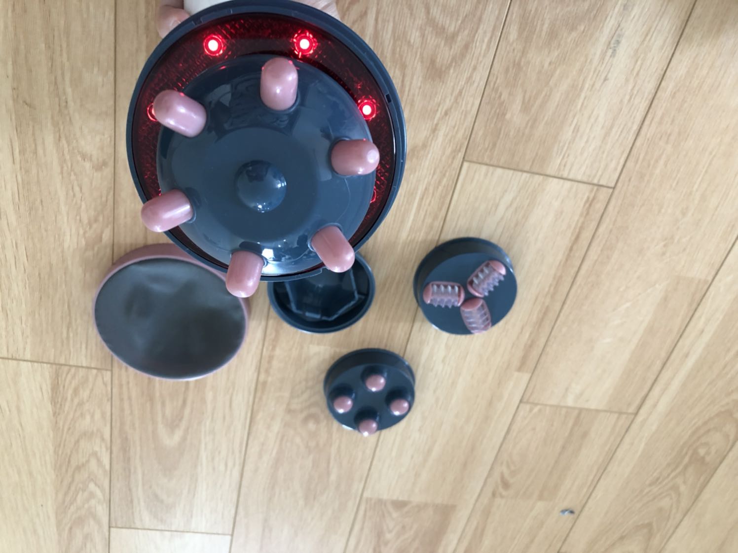 Rung mạnh, màu sắc trang nhã, có đèn hồng ngoại, thay đầu dễ dàng. Dây dài