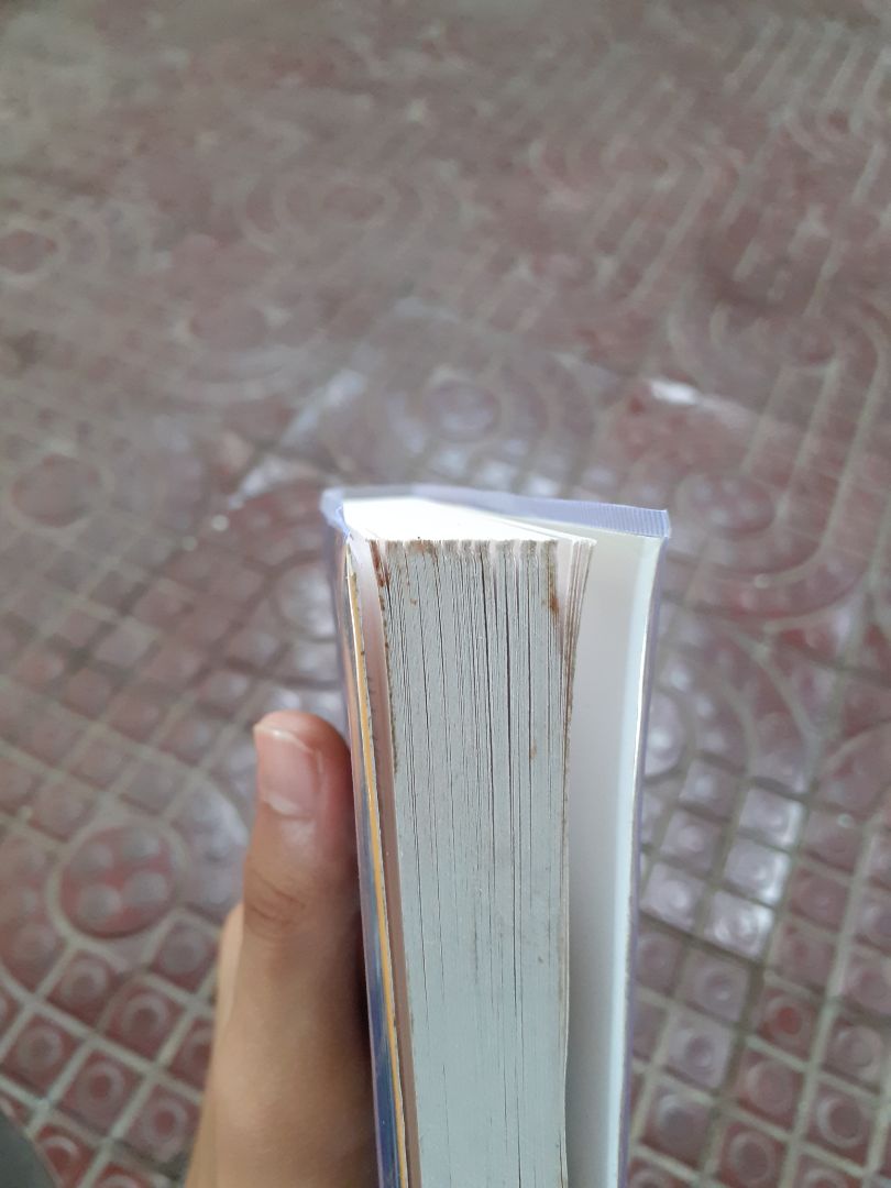 sản phẩm nhận bị ố vàng như qua sử dụng 
nhận hàng 10p rồi mới mở ra thì phát hiện như vậy
chất lượng giấy tệ( bị cong)