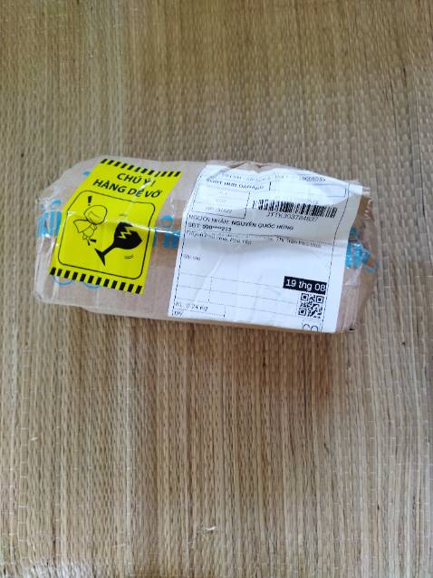 Hàng cũ đóng bụi
Hộp giao móp méo hết
Sản phẩm dùng trực tiếp lên da mà như này ai dám mua !