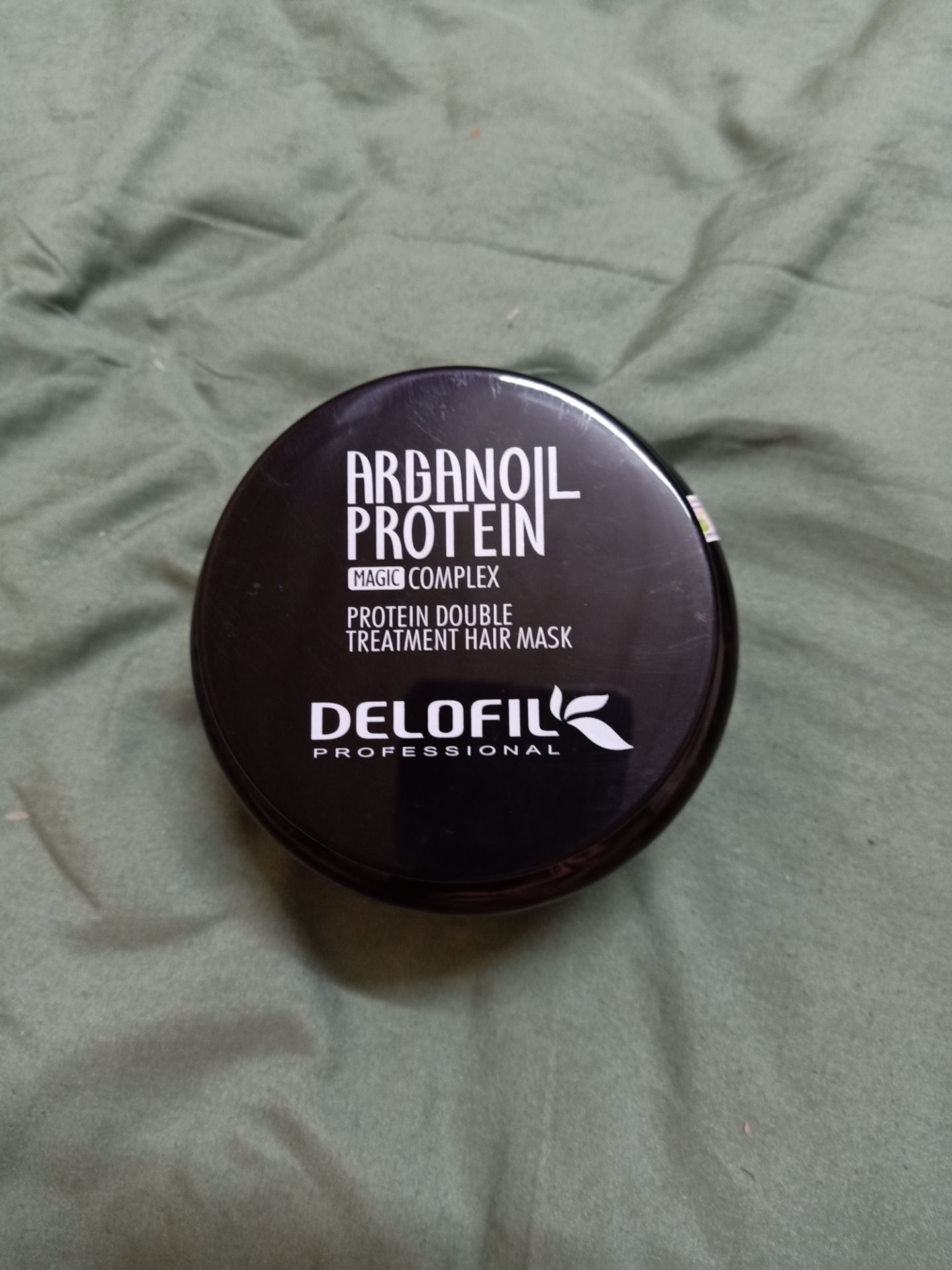 Kem ủ này rất tuyệt từ hình thức đến chất lượng. Vỏ hộp rất xịn sò, chữ in nổi sắc nét, có tem chống hàng giả, tem dịch của bên nhập khẩu phân phối. Sử dụng lần đầu tóc mượt ngay, chất kem đặc. Nói chung là chất lượng tốt. Mn nên mua của shop này nhé😊