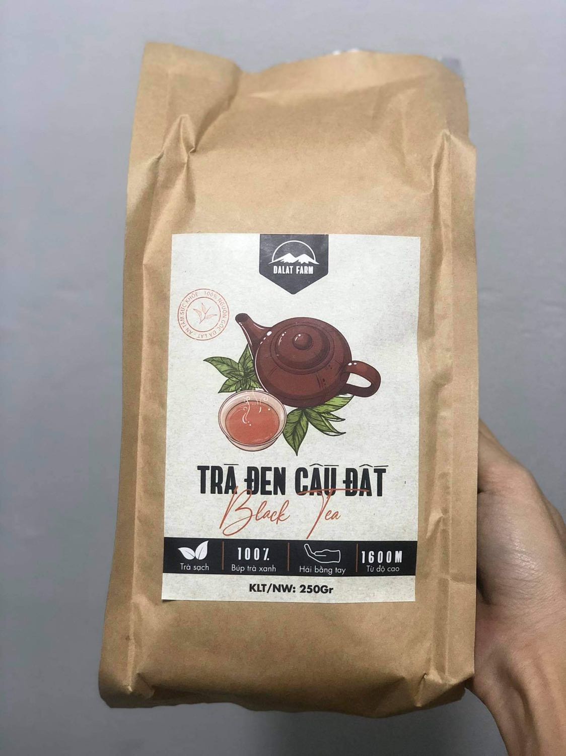 Mình thích sản phẩm này vì đóng gói rất kỹ và đẹp, giao hàng cũng rất nhanh. Mình ủng hộ hàng Việt thương hiệu Việt. Hiện tại chưa dùng nên chưa rõ chất lượng, dùng xong một thời gian mình sẽ feedback thêm về chất lượng.
Chúc shop tạo ra thêm nhiều sản phẩm chất lượng cho người tiêu dùng.