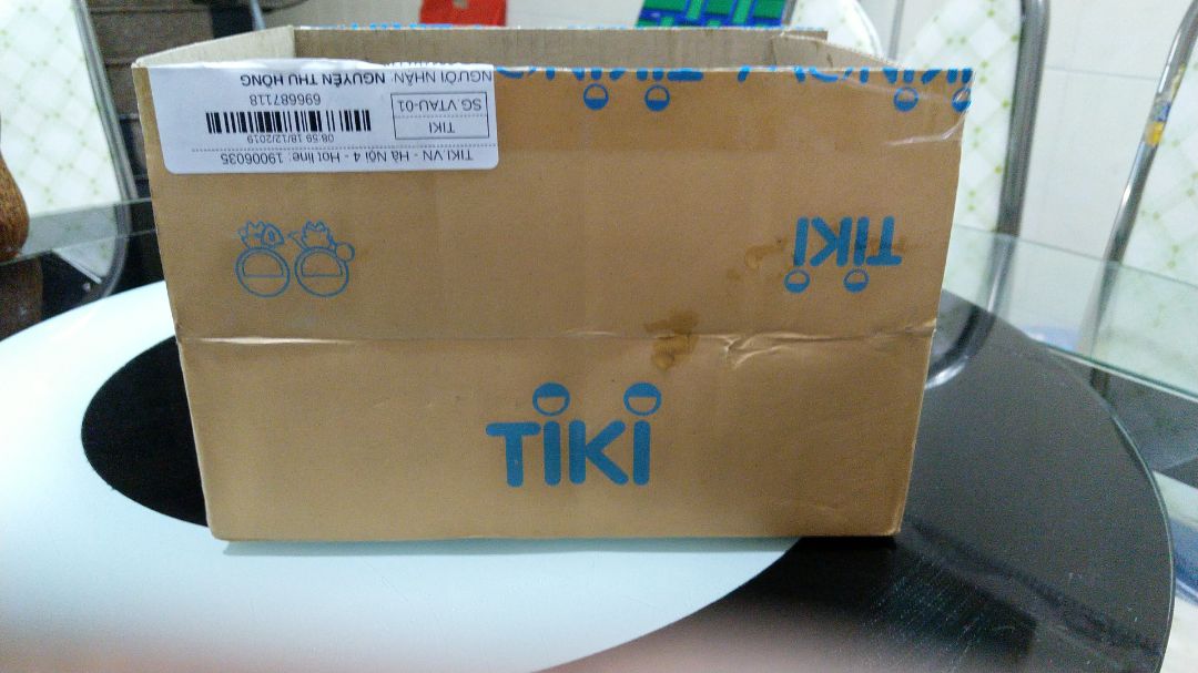 Muối ăn có vị ngọt, không mặn chát như muối bt. Chỉ tiếc là phần đóng gói chỉ có 1 túi là có kèm phiếu giao hàng và trong đó cũng chỉ ghi số lượng 1, còn 1 gói kia bỏ ngoài và không có phiếu giao sp. Không biết như vậy là gói kia ở đâu giao và có đúng sp thật không? nhưng nhìn bao bì bên ngoài thấy cũng giông và mình tin tưởng Tiki nên mình vẫn ok.