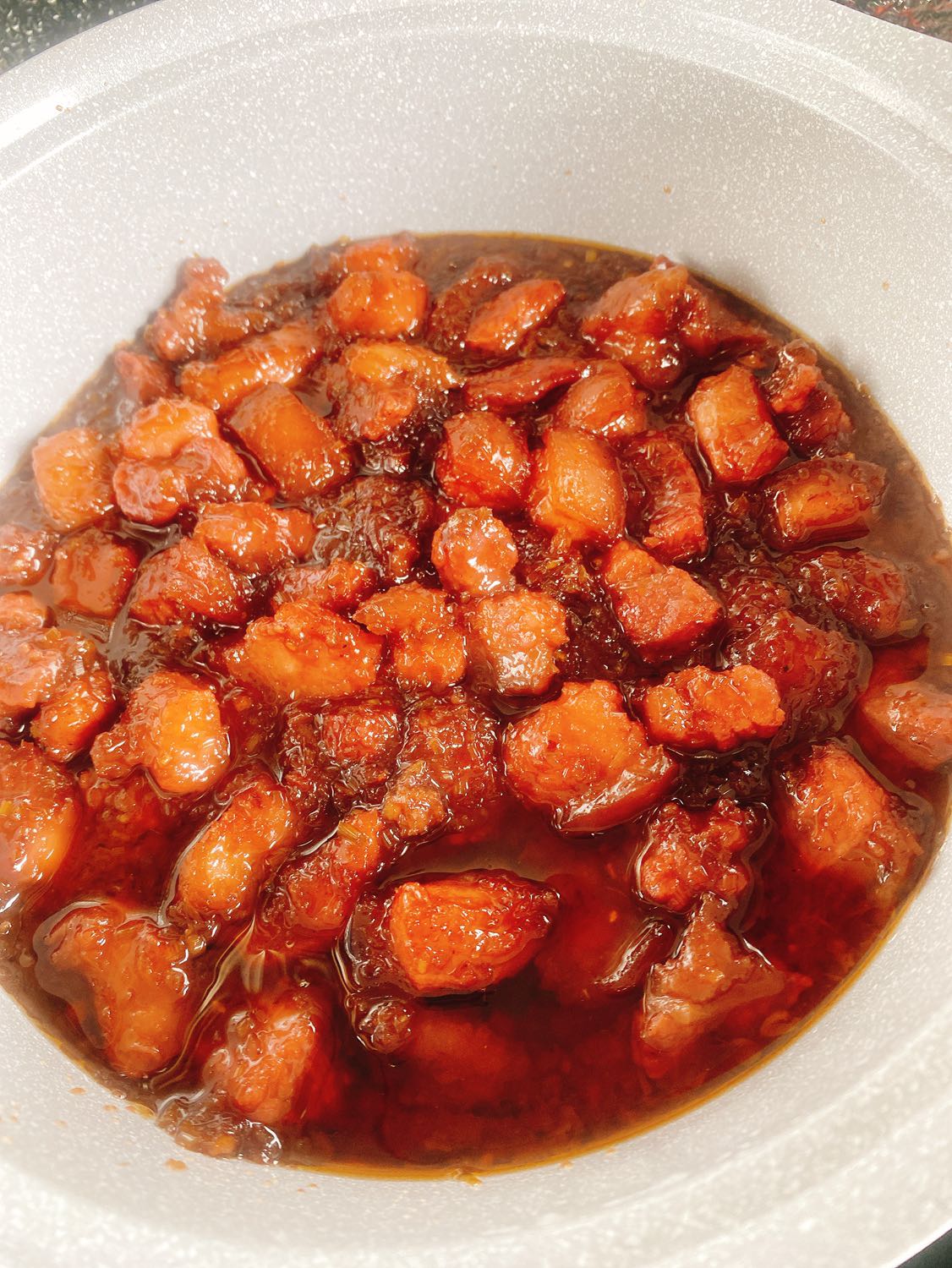 Nồi đẹp. Chống dính nấu thích lắm luôn á 😊