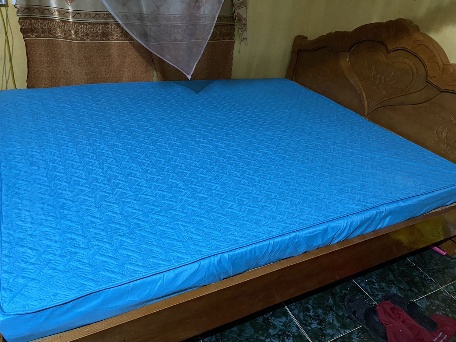 Nằm ok. Đi lên thì mềm mà nằm thấy vừa k mềm k cứng . Mất 1 ngày mới hết mùi mà nệm nặng thật sự bê mãi mệt dã man. Độ đàn hồi tốt . Mà tiki k cho post ảnh