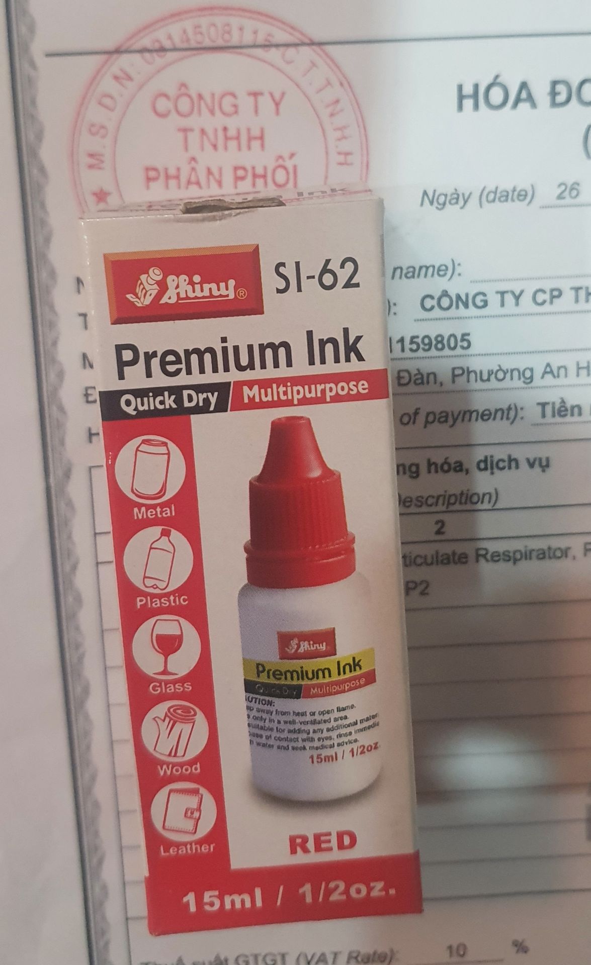 Màu mực nhạt nhạt. Đổ rất nhiều mà ko đỏ tươi. Nghi hàng *** Màu mực nhạt nhạt. Đổ rất nhiều mà ko đỏ tươi. Nghi hàng ***