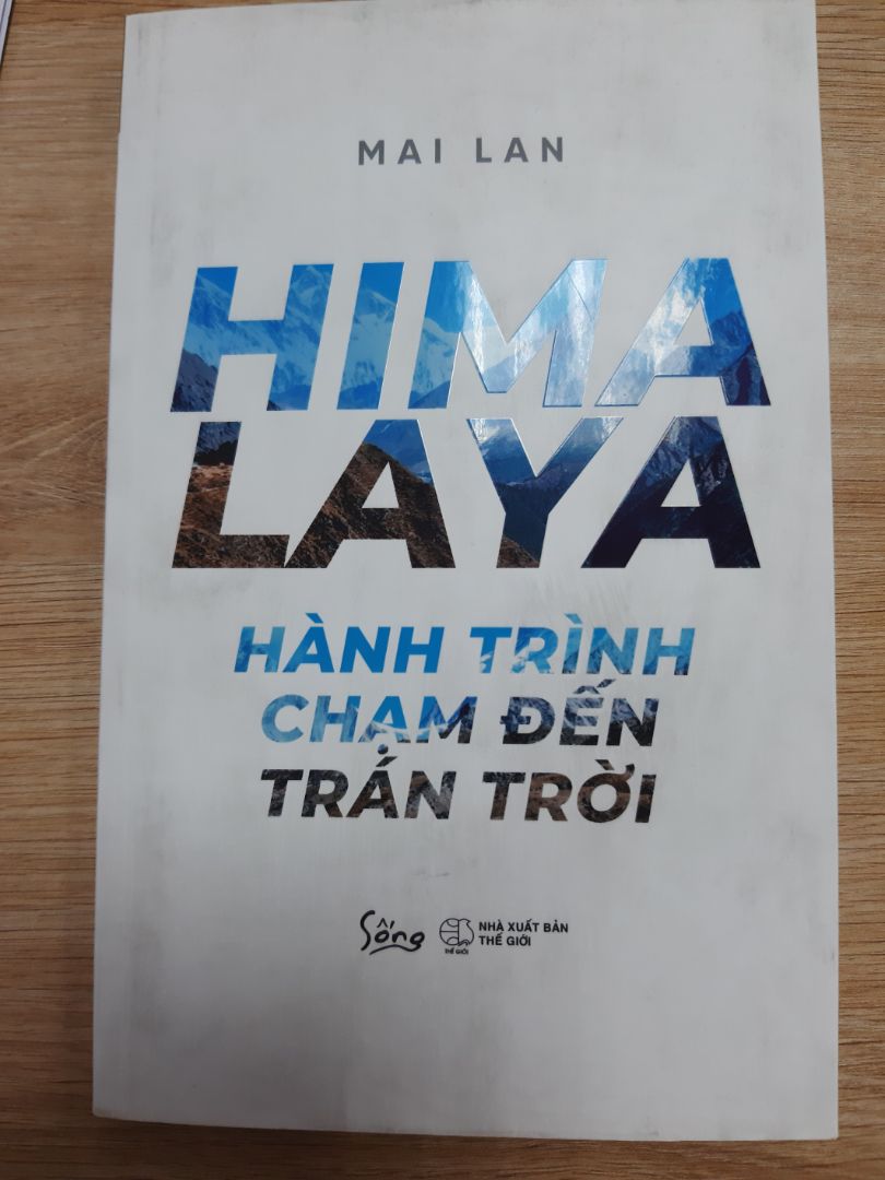 SÁCH RẤT BẨN.
Sách nhận được không còn bìa kiến và rất rất bẩn.
Như mình thấy ở nhà sách và cả trên hình mô tả của Tiki thì bìa có màu trắng, nhưng sách mình nhận được thì dính đầy vết bẩn màu nâu như kiểu bị chà đạp lên chứ không đơn giản chỉ là dính bụi, nếu dính bụi thì ok mình lau đi cũng được.
Sách bẩn như thế này sao mình đem tặng được?
Đề nghị Tiki đổi giúp mình cuốn mới gấp!