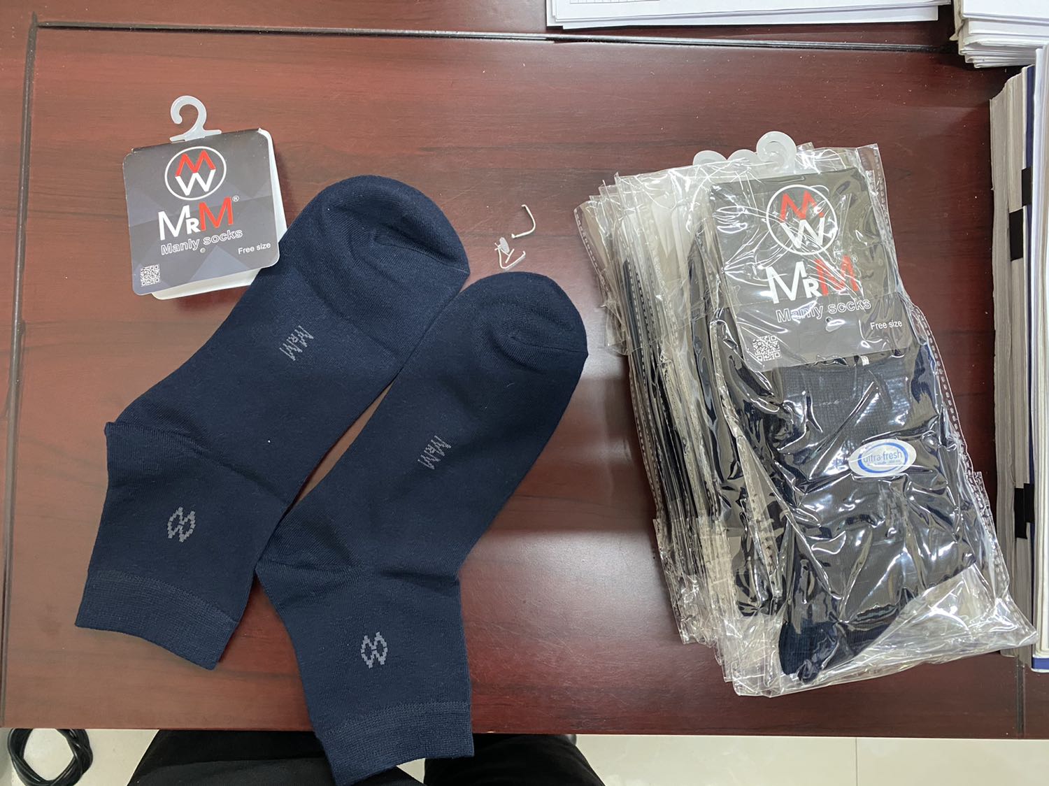 Tất rất dày dặn và đẹp. Mọi thứ thể hiện trong ảnh rồi. Bình luận đánh giá thêm cho mọi người yên tâm vì mình cũng rất hay để ý đến đánh giá phản hồi. Cảm ơn shop