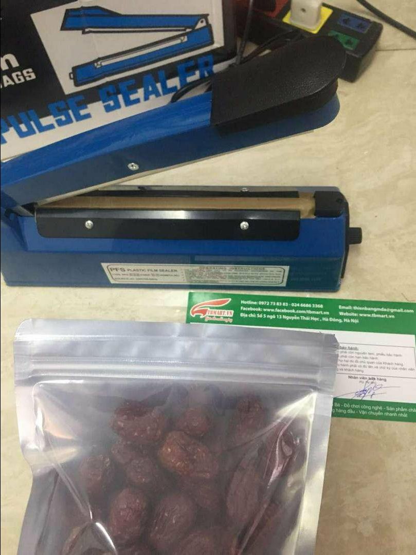 sản phẩm dùng ok mn nhé! m cứ đắn đo ko biết có hàn được túi zip bạc ko, vì máy dập tay công suất cũng giới hạn nhưng không ngờ mua về dùng thử máy lại hàn tốt vậy, đường hàn đẹp rất chắc chắn, Cảm giác hàn túi zip còn chắc hơn túi bóng kính. hàng dùng tốt, chất lượng tốt Nên mua ạ!