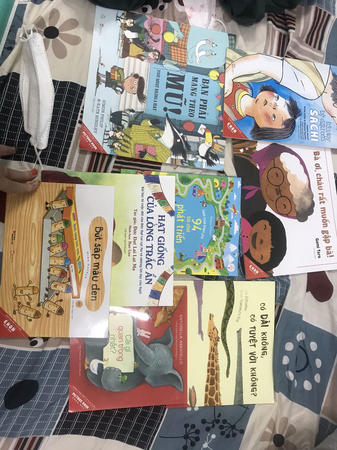 Nói chung cuốn sách này nếu như đọc cho các bé thì phải dịch cho các con hiểu lòng trắc ẩn là gì chứ chung chung lắm