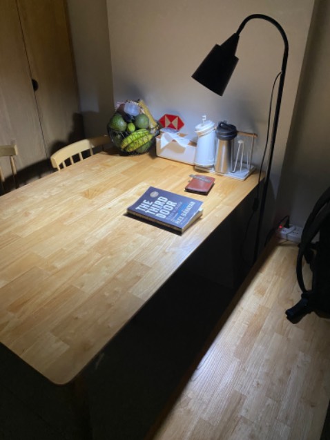 Cuốn sách đọc rất cuốn hút, câu chuyện khiến mình tò mò, qua câu chuyện lại đưa ta đến một bài học rõ ràng và dễ hình dung như mình đang trải nghiệm thực tế bản thân vậy.
Không dễ để tìm được một cuốn sách sâu sắc mà lại rất đời thường như vậy, nó cho mình nhiều bài học quý giá. Cuốn sách đầu tiên khiến mình đọc thâu đêm vì quá hay.