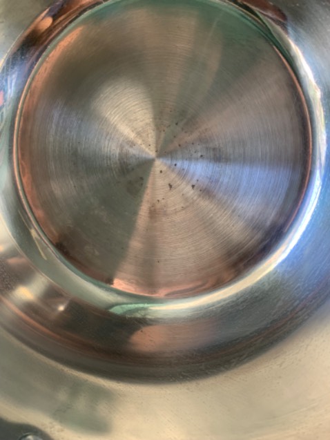 Đẹp bóng như quản cáo .hầm canh bằng bếp từ 4lần thì bị rổ đáy nồi.sản phẩm lỗi kém chất lượng!