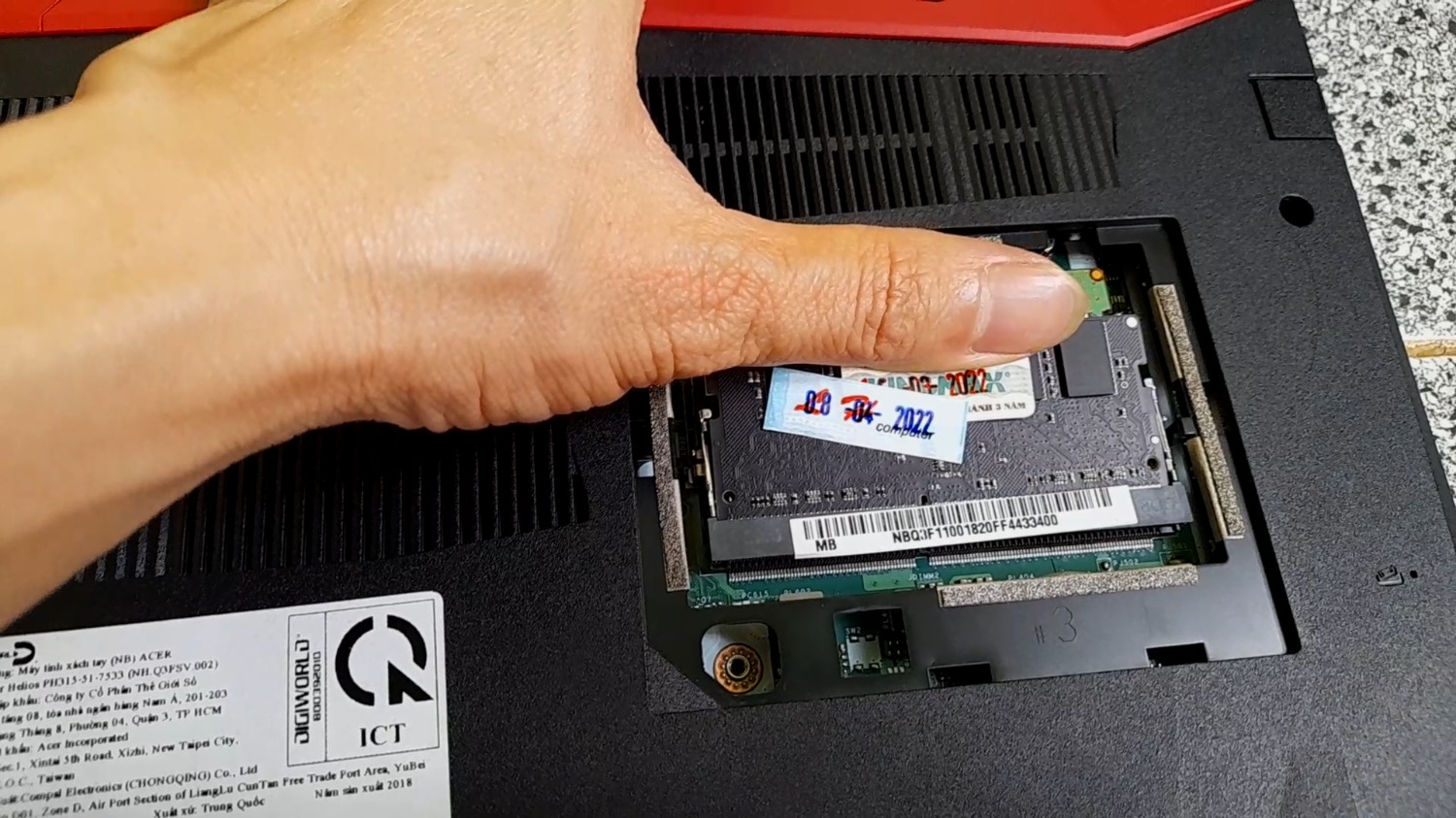 Ram dùng tốt,
Nhà sản xuất: Kingmax Semiconductor INC
Nhà nhập khẩu: Công ty TNHH 1TV Công nghệ tin học Viễn Sơn.
Gắn Ram xong, vào Ctrl Alt Del, vô task manager, kiểm tra tab Memory
Mình thấy máy nhận đủ 16 gb Ram. (2 thanh x 8 GB).