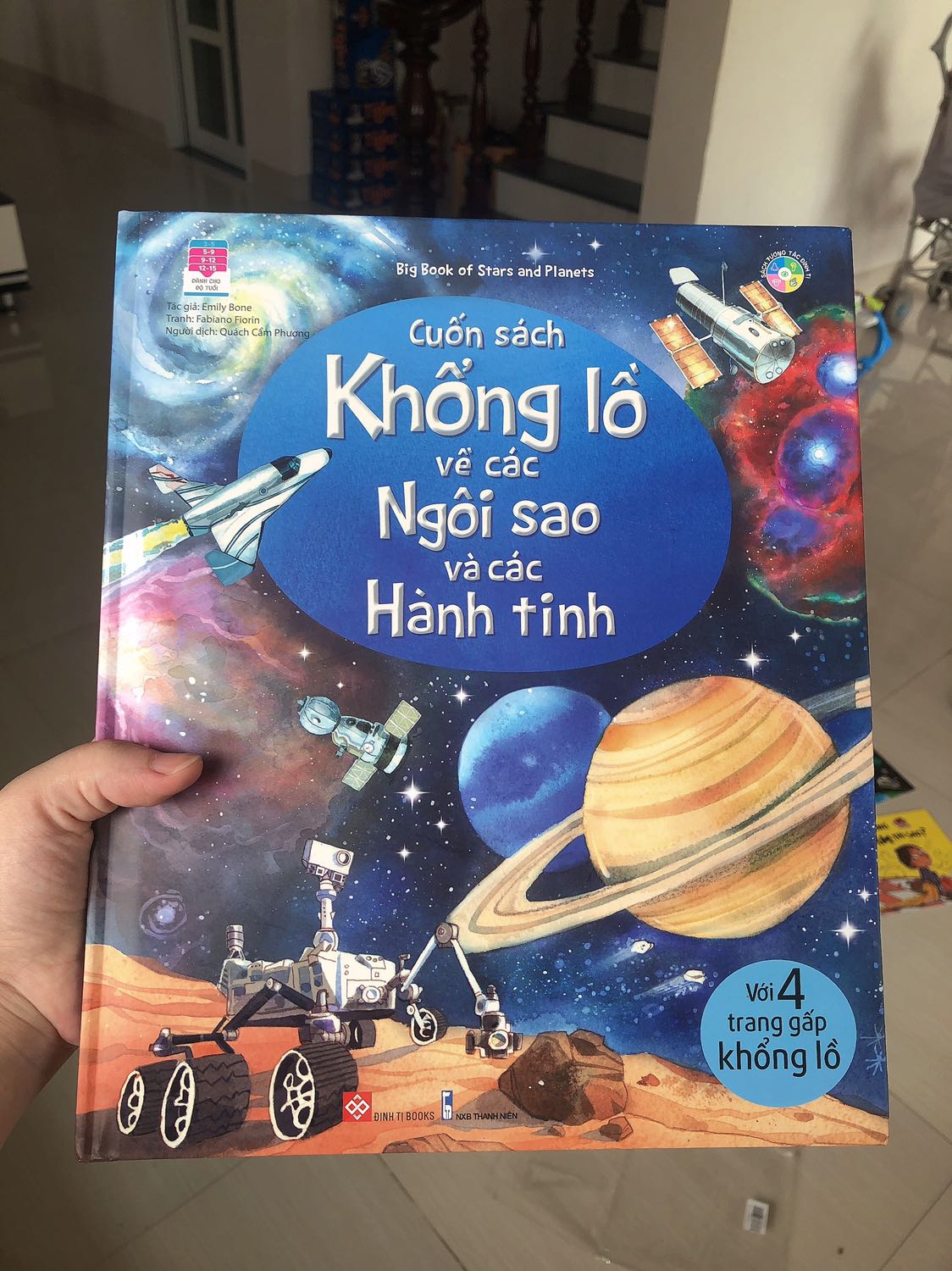 Bên ngoài hơi bụi tý nhưng sách đẹp lắm luôn