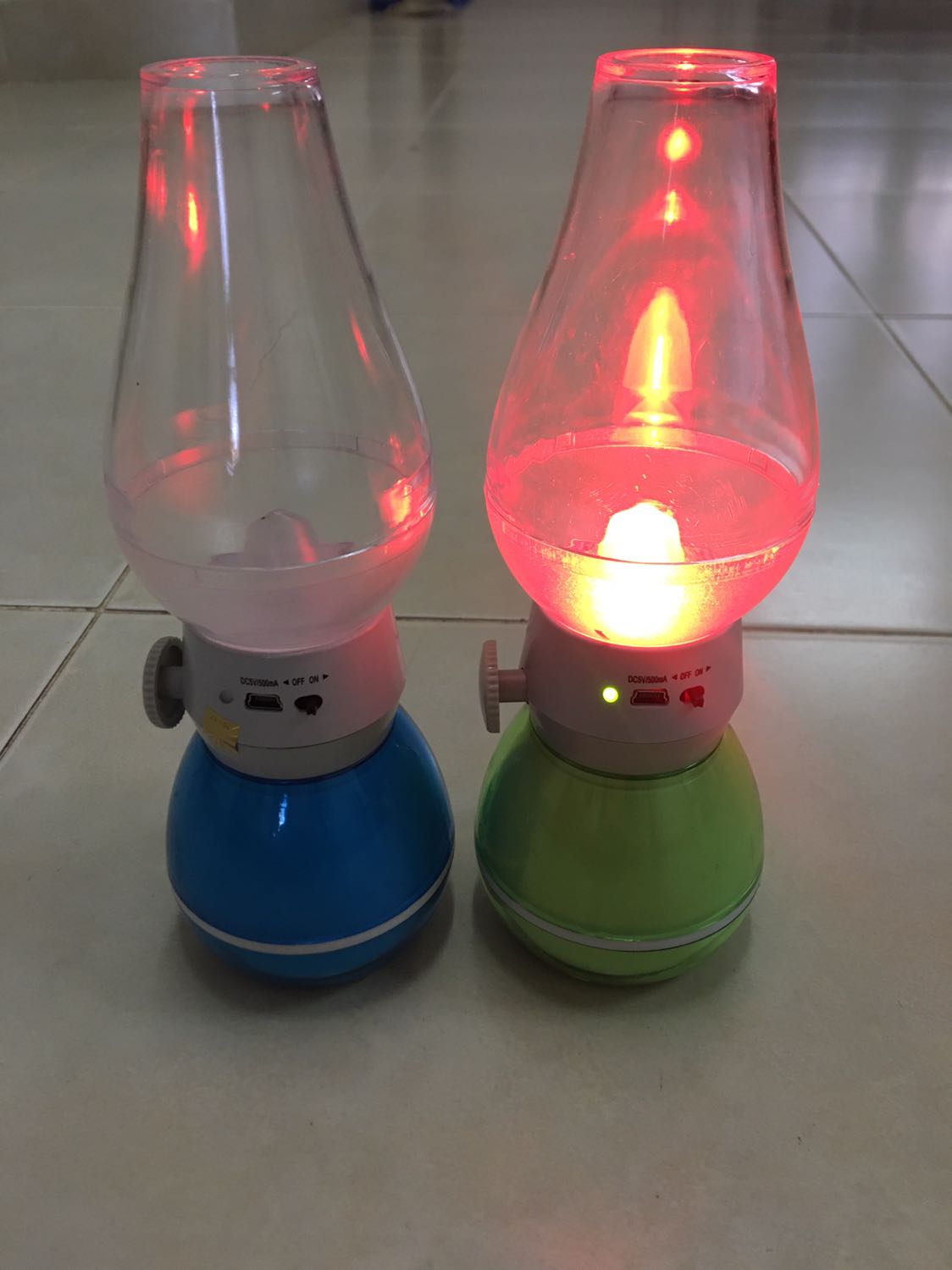 Tôi đặt mua 8 đèn LED cảm ứng, hôm nay (02/2) nhận trước 2 cái, nhưng 1 cái không sáng được (dù đã sạc điện bổ sung và bật/tắt nhiều lần; khi bật công tắc, đèn chỉ thị trạng thái ON/OFF vẫn không có tín hiệu). Tôi đã liên hệ với người giao hàng & được hướng dẫn liên hệ với Tiki để đổi đèn khác.