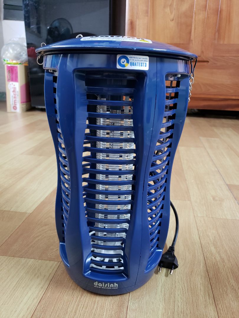 đèn hoạt động tốt, cứ 1 lúc lại nghe tiếng tạch 1 cái.