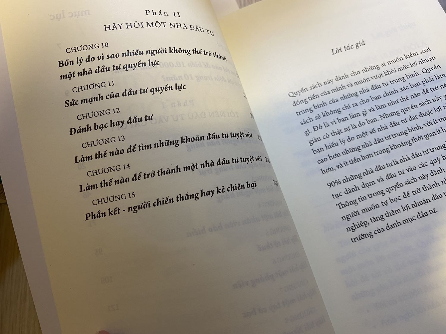 Đây là quyển hay nhất và đáng đọc nhất trong serie sách Dạy con làm giàu.
Mặc dù cuốn sách được viết từ hàng chục năm trước nhưng nội dung của sách gần như tương đồng với xu hướng thị trường và hành vi của các nhà đầu tư trong giai đoạn khủng hoảng của thời điểm hiện tại ở năm 2021.
Cách viết văn của tác giả rất thẳng thắn và đi vào thực tiễn của trọng tâm vấn đề, chứ không nặng tính lý thuyết như phần lớn các cuốn sách tài chính khác. 
Tập sách không thể thiếu để gối đầu giường cho dân đầu tư đang muốn tìm kiếm con đường thành công.