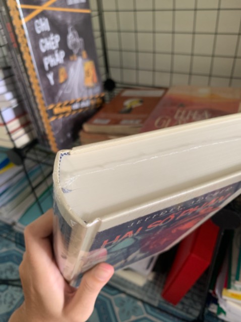 10 điểm không có nhưng ạ
Ao ước có cuốn này lâu lắm rồi bữa định mua nhưng lên *** coi trúng clip mấy anh chị rv sách nói nay Tiki giảm mạnh, do đó đợi tới hnay mới mua
Sáng dậy là tranh thủ đặt liền, lần đầu trải nghiệm giao hàng hoả tốc vì nay đc freeship😆
Giao hàng nhanh kinh khủng huhu (cỡ 2 tiếng là có sách rồi)
Coi cmt nhiều ng kêu sách Tiki giao tới luôn gãy góc này kia, nhưng may mắn mình thì ổn
Có dịch vụ gói quà free nữa, quá xịnnnnn