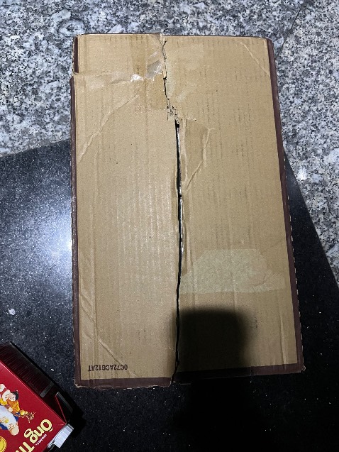 Hàng giao tới nơi bị rạch lấy mất một lốc sữa, không biết là do bên nào. Nhưng mình vẫn cho 5 sao vì shop rất nhiệt tình vaf vui vẻ xử lý tình huống.