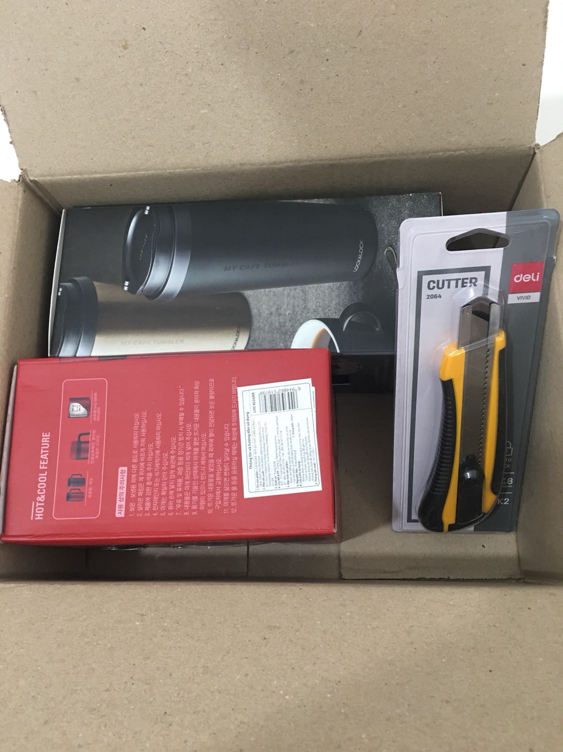 Đẹp, chắc chắn, đóng gói cẩn thận, giá rẻ, nhân viên giao hàng thân thiện.