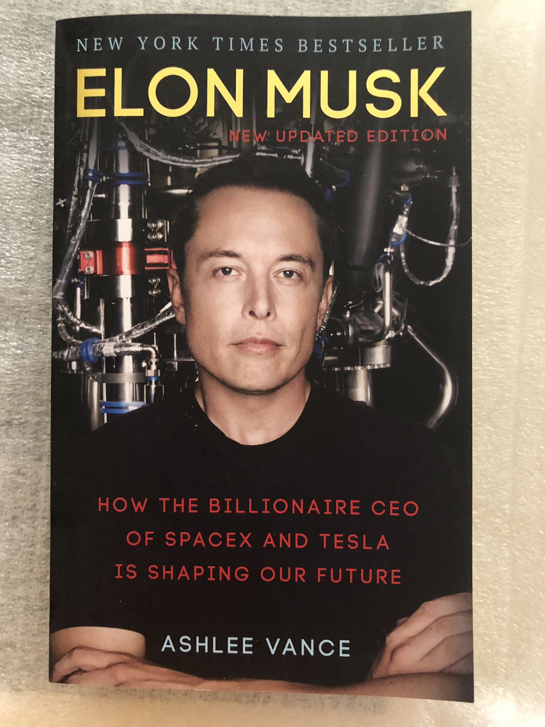 Sách nhẹ, giấy vàng, nguyên seal.
Giá tốt, mình mua với giá ưu đãi siêu tốt.
Fahasa đóng gói tạm ổn, giao hàng trong vòng 1 tuần.