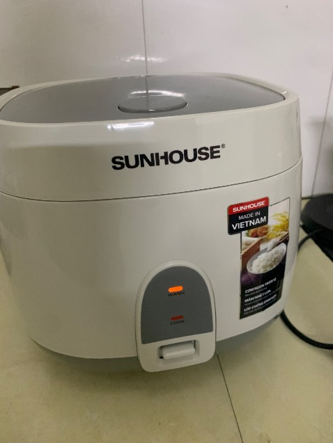 Giao hàng nhanh, đóng gói cận thận. Nấu cơm nhanh, ăn ngon, giá rẻ mỗi tội hơi cháy đáy nồi tí. Nhưng với giá đó nồi này thì ok ạ