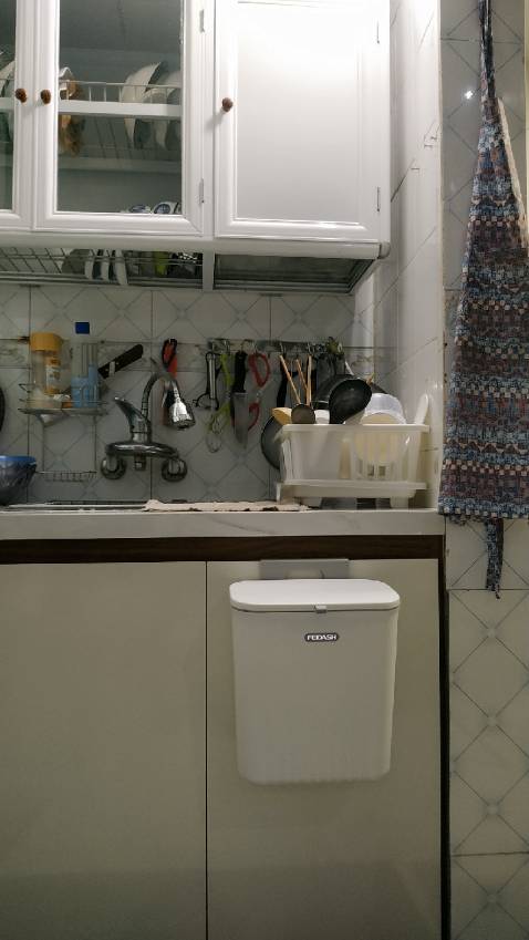 Đợi mãi hàng cũng về rồi. Màu trắng tinh khiết, nhựa nguyên sinh dày dặn. Ưu điểm là gắn tủ bếp, gọn gàng. Dung tích cũng tương đối lớn. Shop đóng gói cẩn thận, chắc chắn. Mở nắp tương đối dễ, thuận tiện khi sơ chế thực phẩm. Giá cả cũng hợp lý, với mức giá như vậy mình thấy khá hài lòng. Đợi mãi hàng cũng về rồi. Màu trắng tinh khiết, nhựa nguyên sinh dày dặn. Ưu điểm là gắn tủ bếp, gọn gàng. Dung tích cũng tương đối lớn. Shop đóng gói cẩn thận, chắc chắn. Mở nắp tương đối dễ, thuận tiện khi sơ chế thực phẩm. Giá cả cũng hợp lý, với mức giá như vậy mình thấy khá hài lòng.