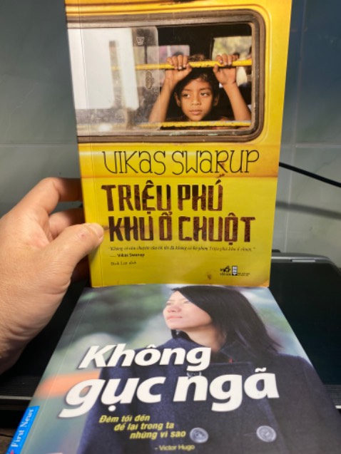 Mình biết đến cuốn này sau khi được cuốn Không gục ngã của dịch giả Nguyễn Bích Lan.
Hình thức và chất lượng rất hài lòng, giao hàng nhanh chóng, cẩn thận,  nội dung mình sẽ khám phá và review sau