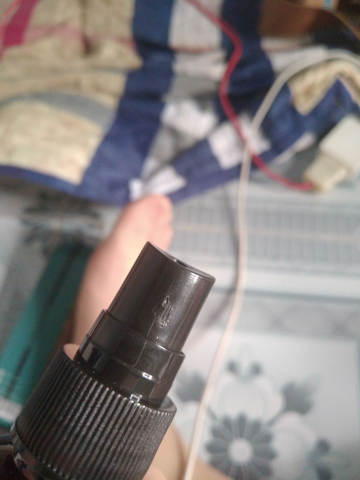 sản phẩm thì cũ, nhãn chai thì như dán lại,..nhìn vỏ thôi không dám sử dụng luôn