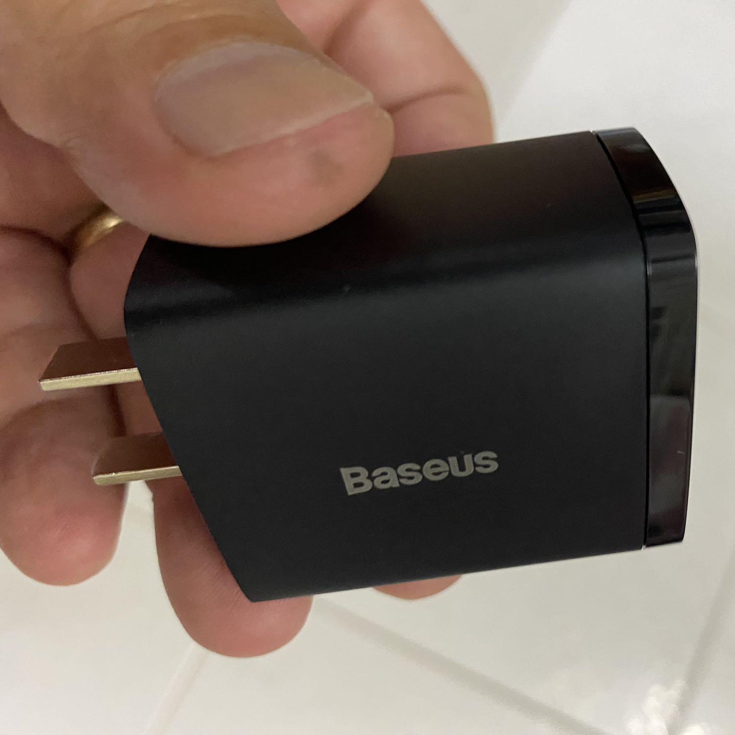 Sản phẩm chính hãng, nhỏ gọn, sạc nhanh. Đóng gói cẩn thận, giao hàng nhanh chóng.