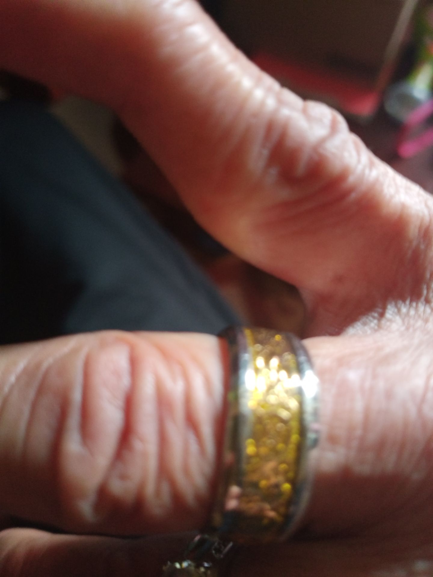 nhẫn OK tuy hơn chật song vẫn tặng shop 5 sao