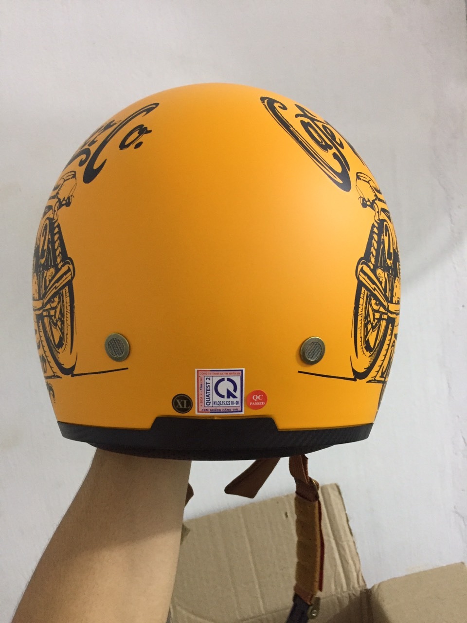 Sp với kiểu dáng đẹp, hoàn thiện đủ tốt, kính âm và lót có thể tháo rời là điểm cộng lớn cho sp. Hài lòng.