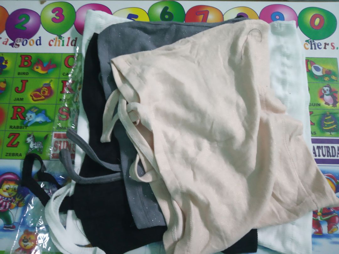 Thực sự sản phẩm quá tệ, rất chi là tệ không có từ nào để diễn tả nữa. 4 cái áo giá sale 70% còn 119k mà không khác gì mớ vải nhàu nát vậy. Thật thất vọng với quy trình kiểm hàng của TIKI, trước đây mình rất tin tưởng khi mua đồ trên TIKI nhưng lần này khi mở hộp đựng hàng ra mong chờ bao nhiêu thì thất vọng bấy nhiêu, không còn lời nào để diễn tả luôn. Thật bực mình. Tôi muốn đổi hàng, làm ơn đổi đơn hàng này dùm tôi càng sớm càng tốt please. Thật thất vọng quá.