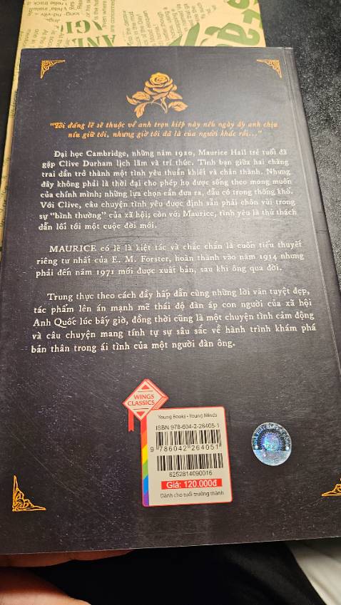 Sách ko có bọc bên ngoài nên nó xước hết rồi ạ. Rất là buồn