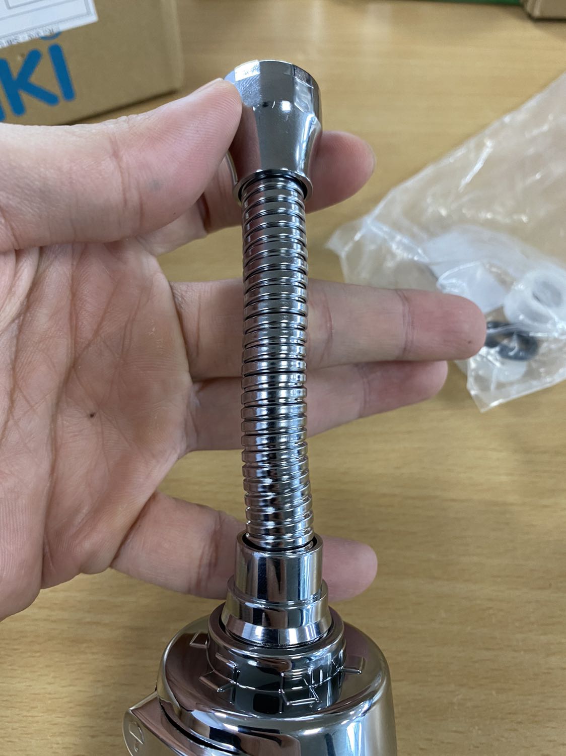 Quá thất vọng. 
+ Sản phẩm không đúng như mô tả. 
+ Ghi là 3 chế độ mà chỉ có 2 chế độ
+ Ống Dây không tháo rời ra được
Đề nghị Tiki xử lý cho tôi gấp. Tôi muốn đổi lại