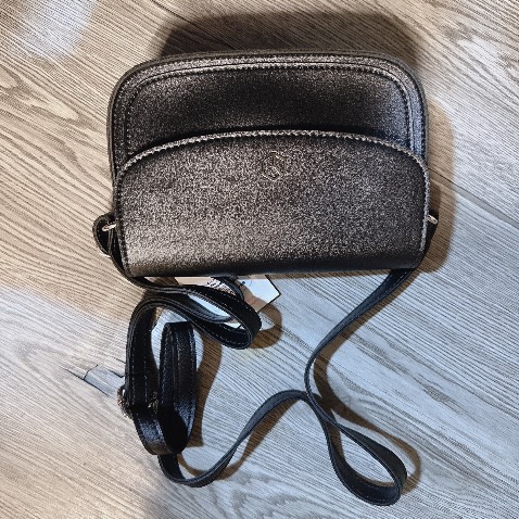 Giao hàng nhanh nha form đẹo chất liệu ổn áp