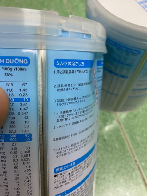 Sữa còn nguyên đai, nguyên tem, tuy nhiên, thân hộp sữa bị móp méo. Mình đã mua hàng của Tiki rất nhiều lần, đây là lần đầu tiên bị móp méo sữa như vậy, hơi thất vọng.
Khâu đóng gói của Tiki trước giờ mình luôn đánh giá cao, hy vọng các đơn hàng sau của mình, bao bì sẽ ko bị lỗi. Cảm ơn.