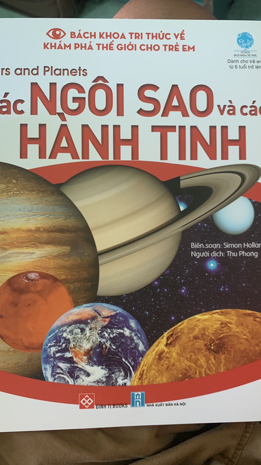 Sách này rất đáng đồng tiền, thậm chí hơn thế nữa. Nhiều thứ về khoa học vũ trụ luôn là điều cuốn hút. Đó là những gì cuốn sách này có.
Mình mua cuốn này cho cháu, nhưng lâu lâu cũng đọc ké vì thích ^^