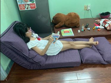 Sofa đẹp lầm do đt mình chụp hơi lệch màu thôi , chủ yếu là không cần dựa tường mà vẫn ngồi nằm thoải mái. cháu nhà rất thích luôn. quà tặng nghỉ hè là đây nhé. hợp túi  mà lại phù hợp gia đình làm quà cho bé. lợi cả đôi đường ???♥