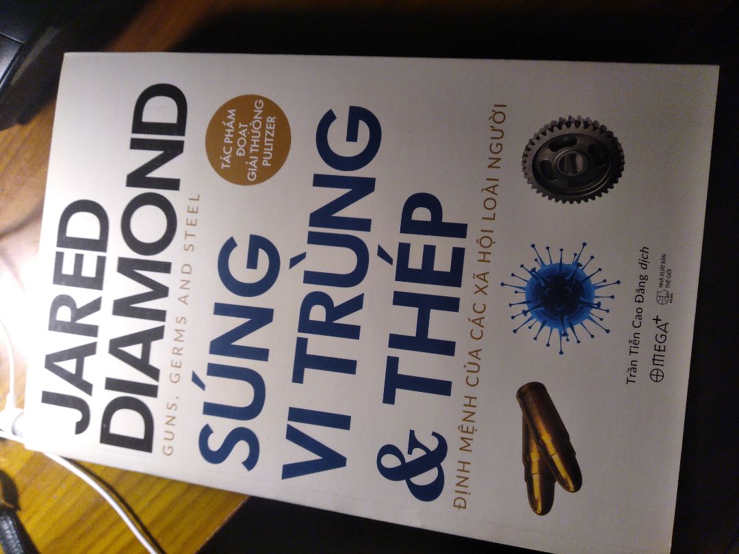 Loại sách này không nhiều người mua lắm nhưng những ai có thể đọc được sẽ thấy rất hay, cung cấp cho mình nhiều tri thức. Giao hàng nhanh hơn 2 ngày. Sách bìa mềm nên không có bọc bị trầy xước. Chắc là do vận chuyển, khi về đến nơi hộp đã bị bẹp nhưng sách thì vẫn ok. Nhìn chung giấy khá ổn, chữ viết rõ ràng.