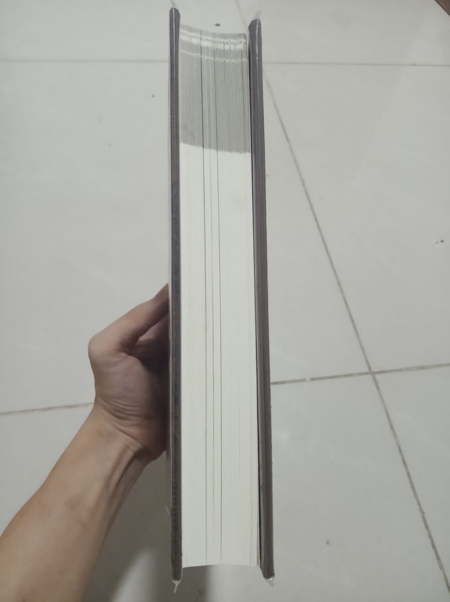 Giao hàng nhanh, sách hình thức đẹp, giấy tốt.
Nội dung sách rất phù hợp cho những ai muốn tìm hiểu lịch sử Việt Nam từ thời Hồng Bàng đến đời nhà Nguyễn
Tác phẩm này chỉ viết những sự kiện chính yếu nhất nên phù hợp với những bạn bước đầu đọc lịch sử Việt Nam, còn nếu bạn muốn tìm hiểu sâu hơn thì có thể tham khảo những tác phẩm khác